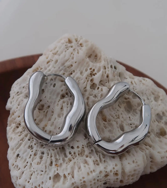 Darcy 18K Gold Non-Tarnish Oval Hoop Earring (Silver)